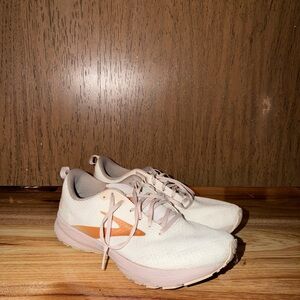 Brooks Revel 8 Running Shoes - Women’s size